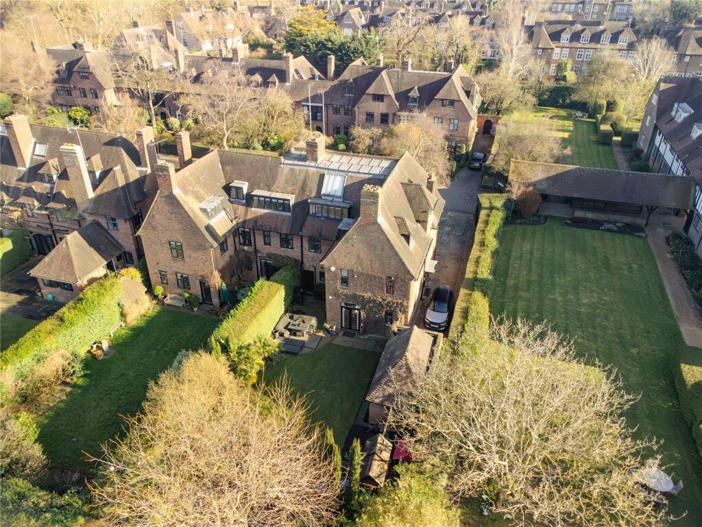 6 bedroom semi-detached house for sale in Heath Close, Hampstead Garden Suburb, London, NW11